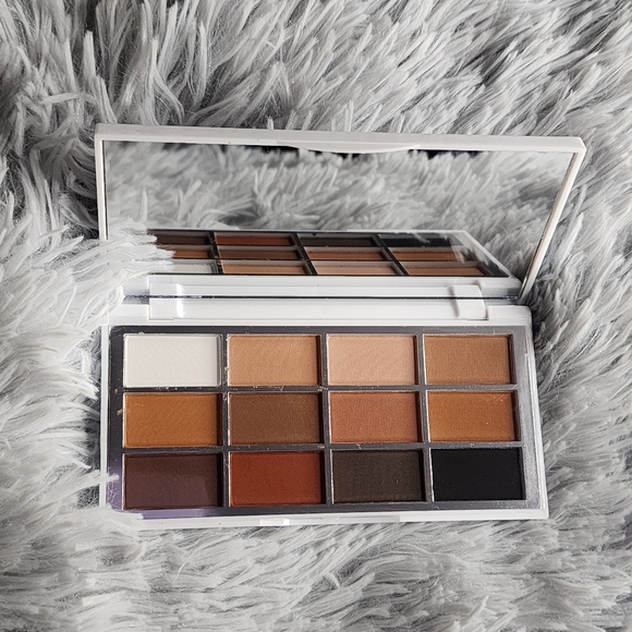 LASH STEP Matte About You Eyeshadow Palette - Picture 4 of 7